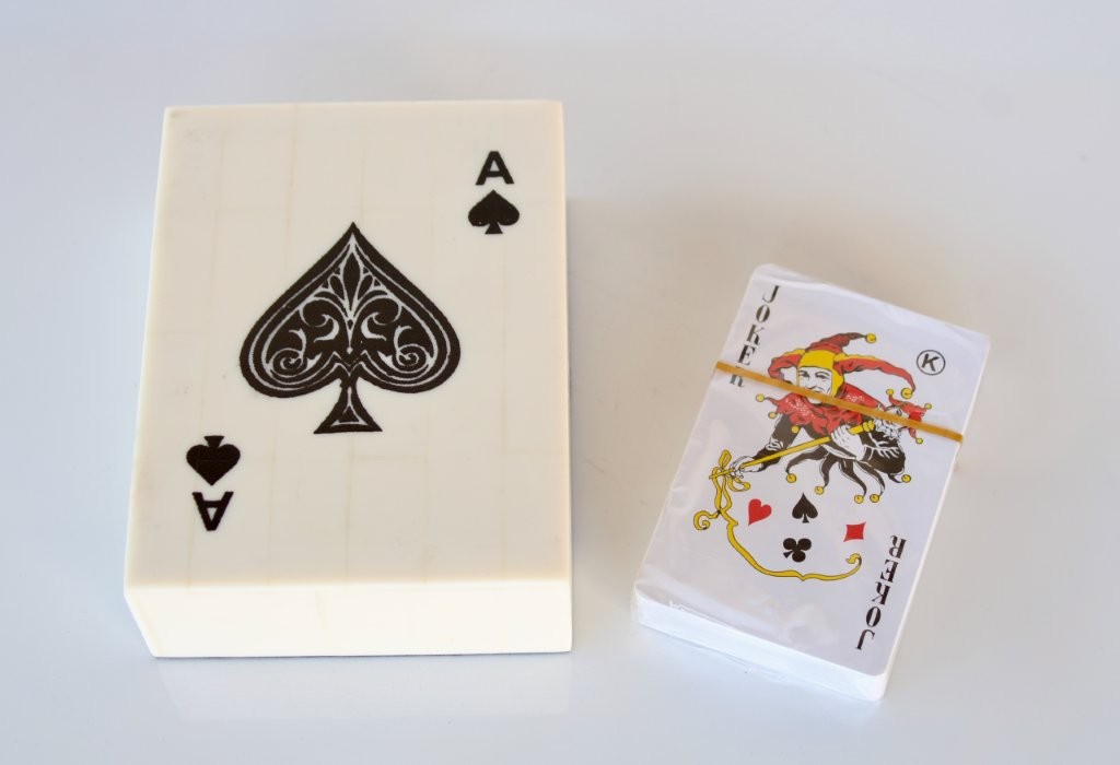 ACE SINGLE CARD BOX  4X9.5X12CM